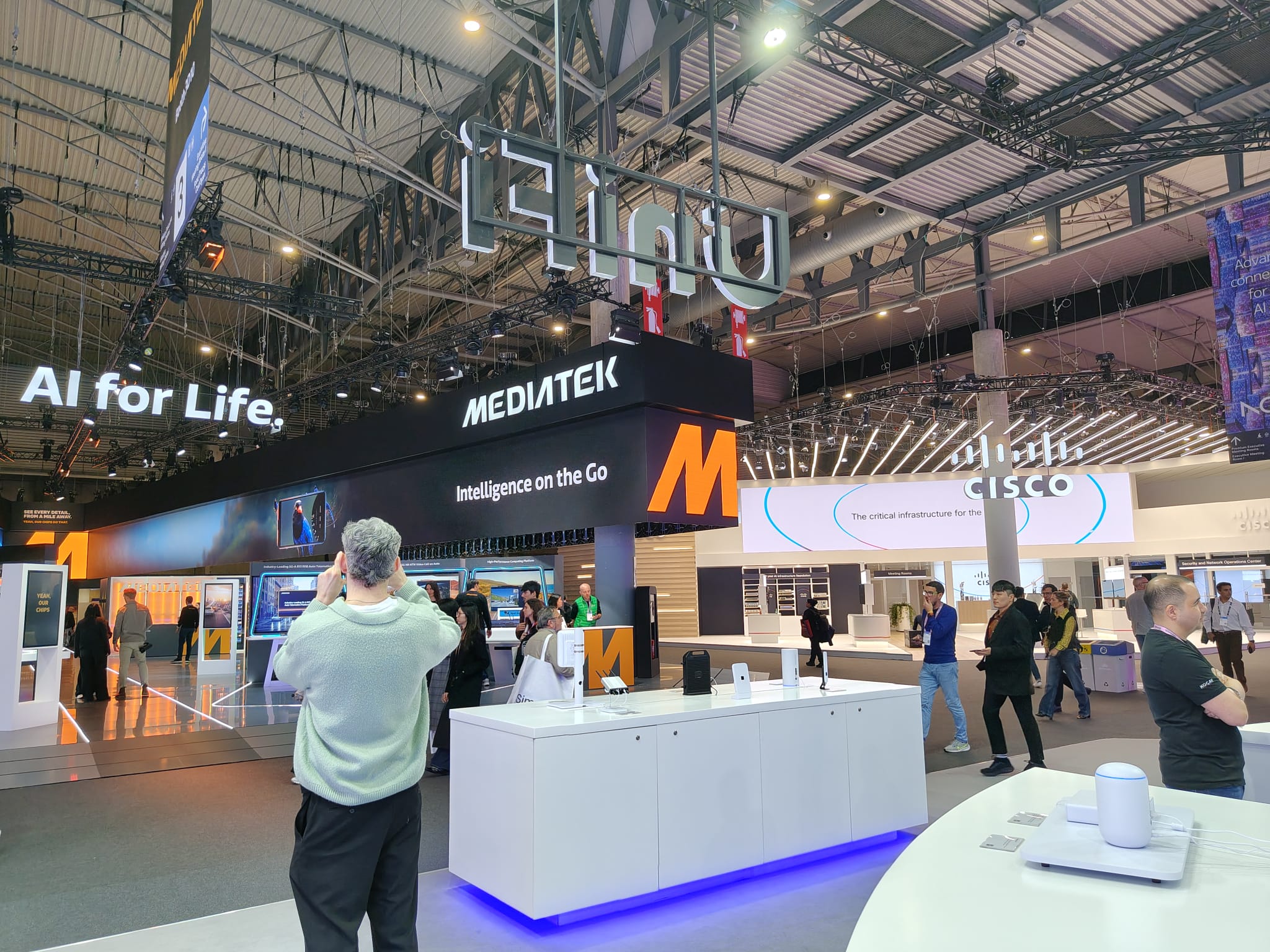 MediaTek & Cisco stands